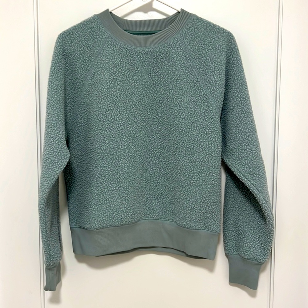 Everlane ReNew Fleece Raglan Crewneck Sweatshirt in Green (M)